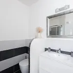 Spacious With Balcony At Wenceslas Sq Apartmán *