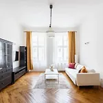 Spacious With Balcony At Wenceslas Sq Praha
