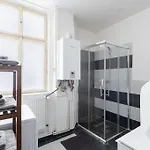 Spacious With Balcony At Wenceslas Sq Apartmán