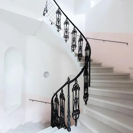 Apartment Spacious With Balcony At Wenceslas Sq