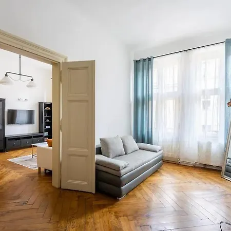 Spacious With Balcony At Wenceslas Sq Apartment *