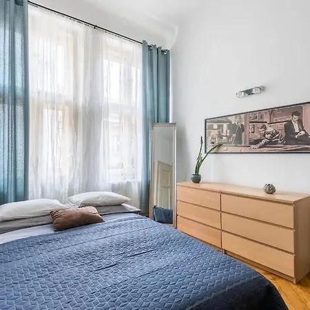 Spacious With Balcony At Wenceslas Sq Apartment *