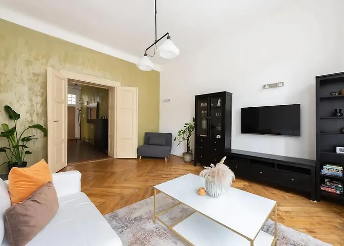 Spacious With Balcony At Wenceslas Sq Appartamento *