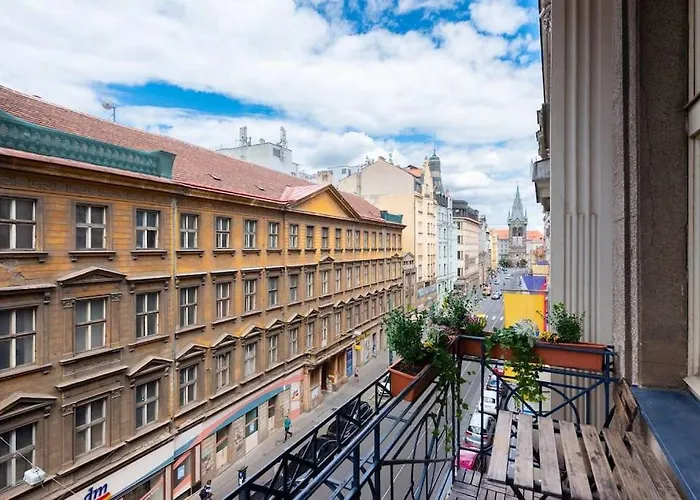 Spacious With Balcony At Wenceslas Sq *