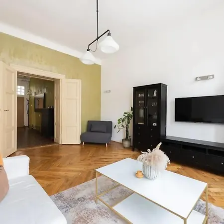 Spacious With Balcony At Wenceslas Sq شقة *