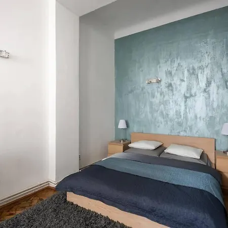 Spacious With Balcony At Wenceslas Sq * براغ