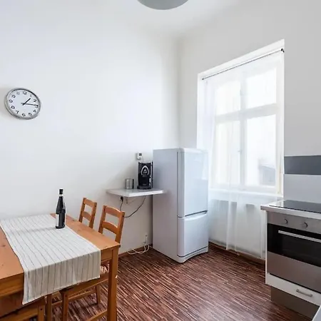 Spacious With Balcony At Wenceslas Sq شقة براغ