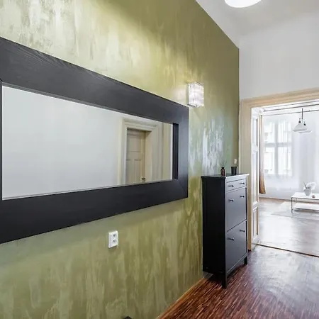 Spacious With Balcony At Wenceslas Sq شقة براغ