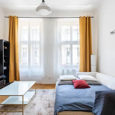 شقة Spacious With Balcony At Wenceslas Sq *