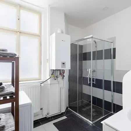Spacious With Balcony At Wenceslas Sq شقة